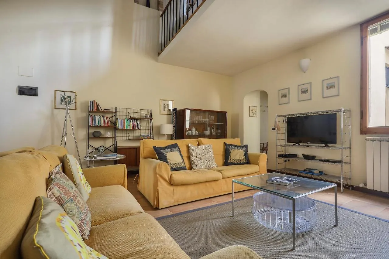 Charming Apartment In Oltrarno Florence