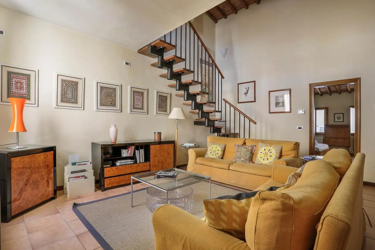 Charming Apartment In Oltrarno Florence Italy