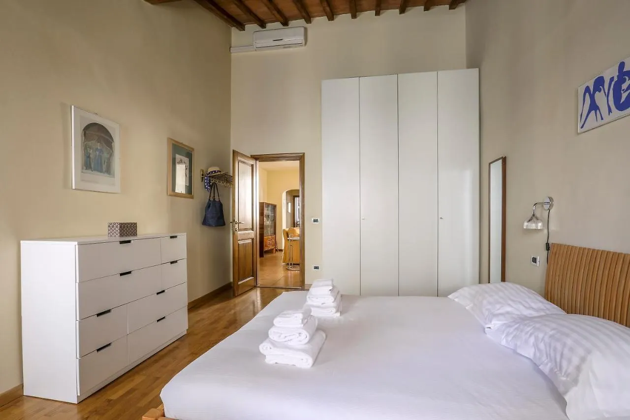 Charming Apartment In Oltrarno Florence