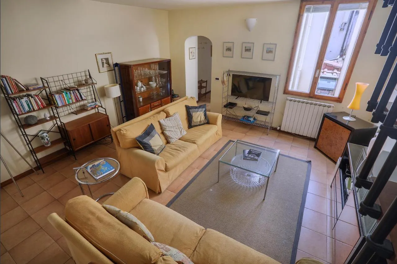 Charming Apartment In Oltrarno Florence
