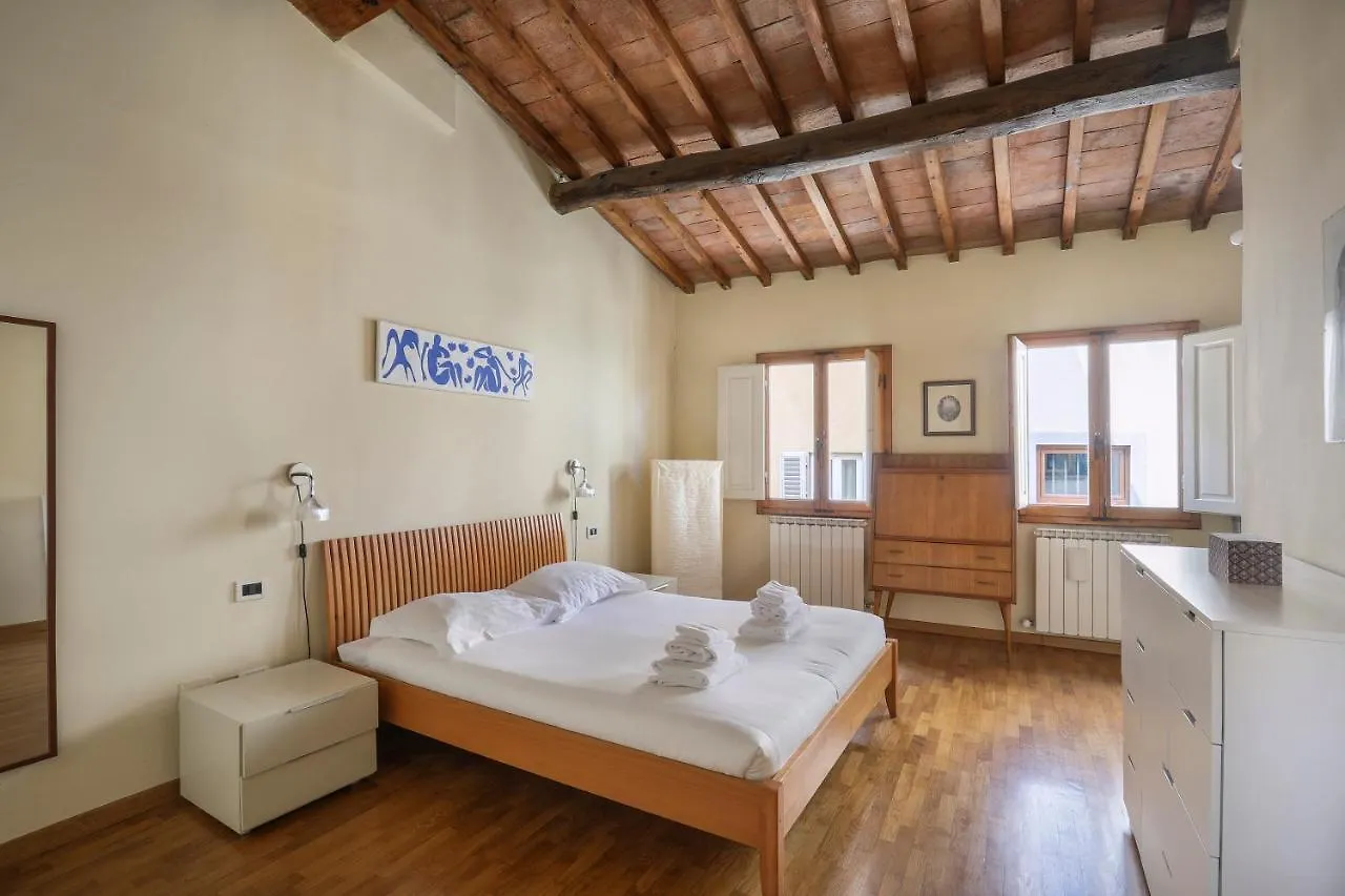 Charming Apartment In Oltrarno Florence Italy