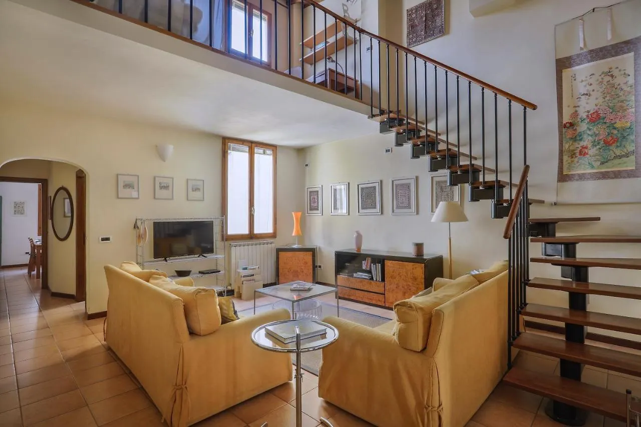 Charming Apartment In Oltrarno Florence